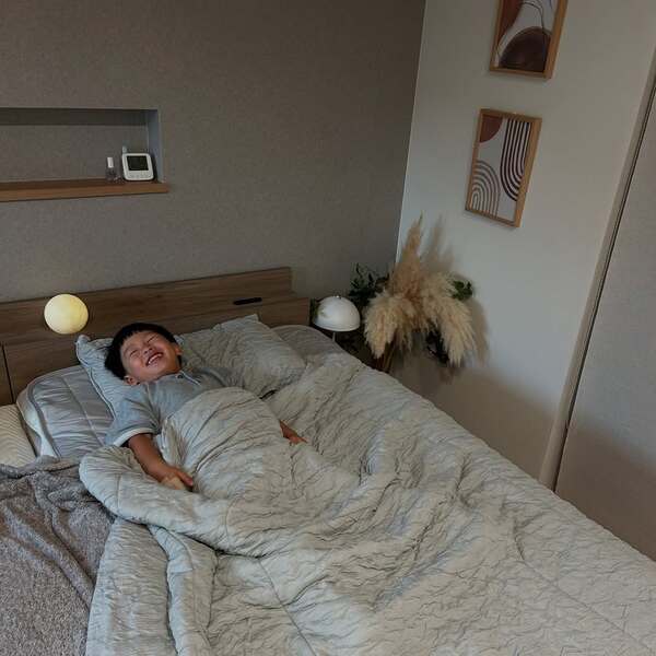 夏のベッドが避暑地に変身！ひんやりサラサラの「呼吸する寝具」でもっと涼しく心地よく【インスタグラマーさんのもの選び】[PR]