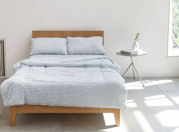 夏のベッドが避暑地に変身！ひんやりサラサラの「呼吸する寝具」でもっと涼しく心地よく【インスタグラマーさんのもの選び】[PR]