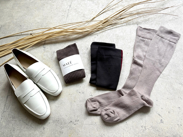 もう手放せない、おしゃれもむくみケアもできる「MAEÉ」の欲張り着圧ソックス（3種類履き比べ）[PR]