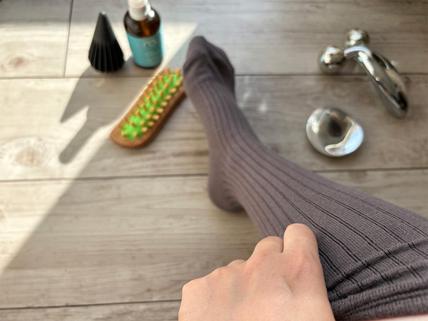 もう手放せない、おしゃれもむくみケアもできる「MAEÉ」の欲張り着圧ソックス（3種類履き比べ）[PR]