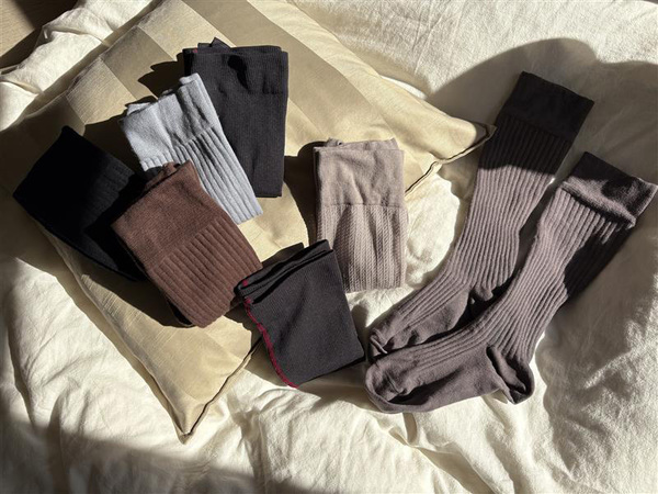 もう手放せない、おしゃれもむくみケアもできる「MAEÉ」の欲張り着圧ソックス（3種類履き比べ）[PR]