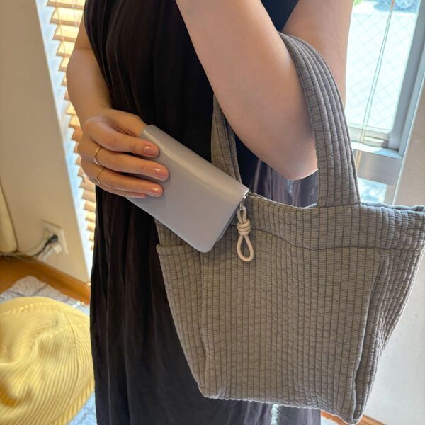 鍵も入る懐の深さ！ガバッと開いて秒で見つかる「本革ミニ財布」二代目レポ[PR]