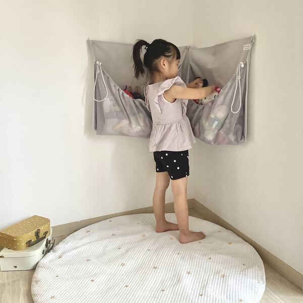 デッドスペースを有効利用、ぬいぐるみを吊るして収納できる「ウォールポケット」[PR]