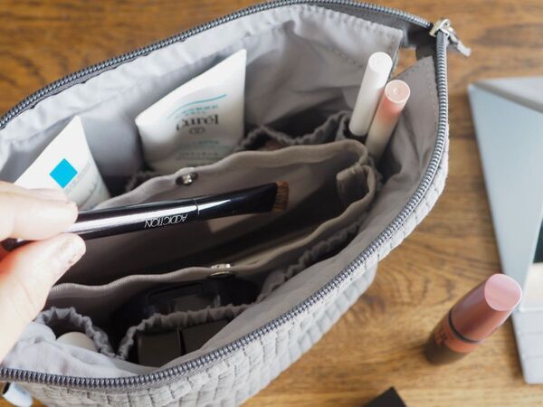 メイク用品がこれ1つに。メイク収納をワイヤーポーチに替えてみたら[PR]