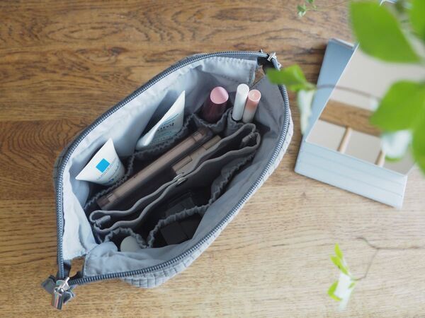 メイク用品がこれ1つに。メイク収納をワイヤーポーチに替えてみたら[PR]