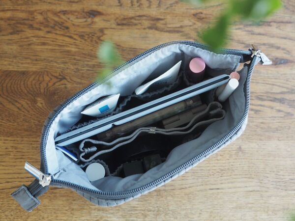 メイク用品がこれ1つに。メイク収納をワイヤーポーチに替えてみたら[PR]