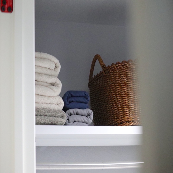 3倍吸ってすぐ乾く「手のひらサイズのバスタオル」、どんな時に使ってる？スタッフのリアルレポをお届け！[PR]