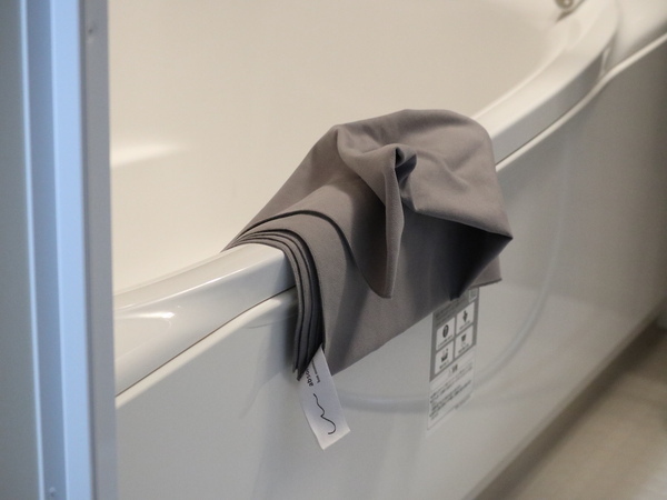 3倍吸ってすぐ乾く「手のひらサイズのバスタオル」、どんな時に使ってる？スタッフのリアルレポをお届け！[PR]