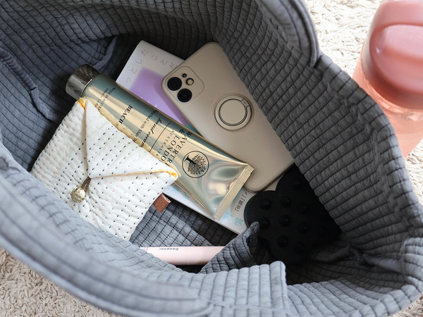 インテリアに映えるヌビ風収納トートで、がんばりすぎないお片付けを。[PR]