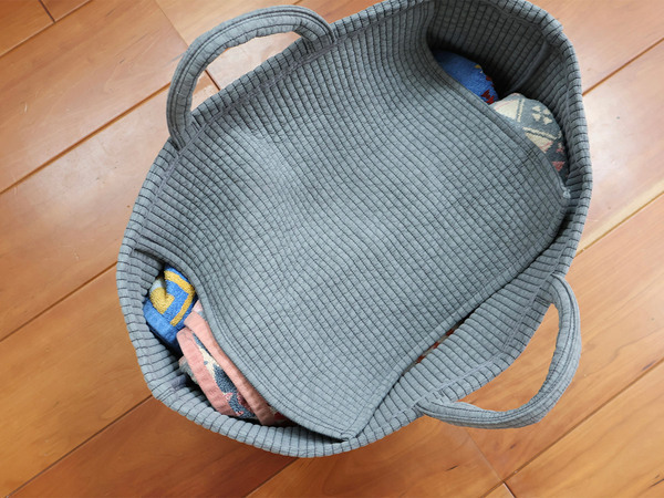 インテリアに映えるヌビ風収納トートで、がんばりすぎないお片付けを。[PR]