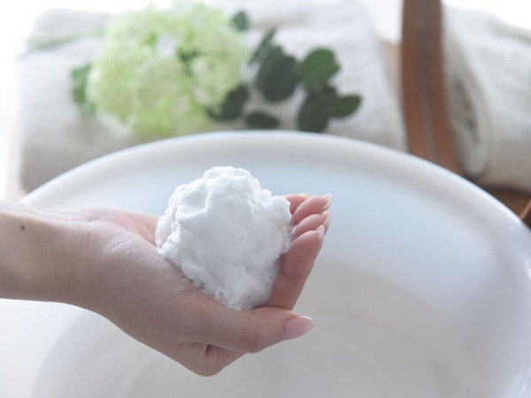 「塩石鹸」で目指せ、すっぴん美人！大人の肌悩みに“やさしさ”でアプローチ。スタッフも驚いた体験レポ[PR]