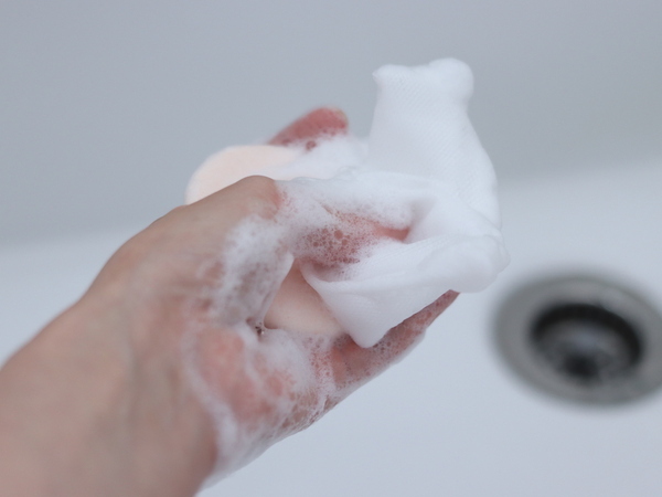 「塩石鹸」で目指せ、すっぴん美人！大人の肌悩みに“やさしさ”でアプローチ。スタッフも驚いた体験レポ[PR]