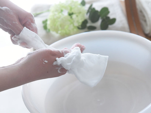 「塩石鹸」で目指せ、すっぴん美人！大人の肌悩みに“やさしさ”でアプローチ。スタッフも驚いた体験レポ[PR]