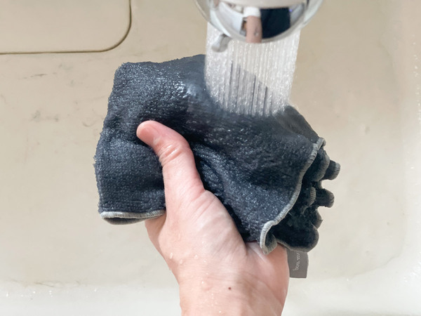 レンジの汚れは洗剤を使わずこれでピカピカ！bon moment 「水拭きで油汚れを落とす パイルレンジクロス」[PR]