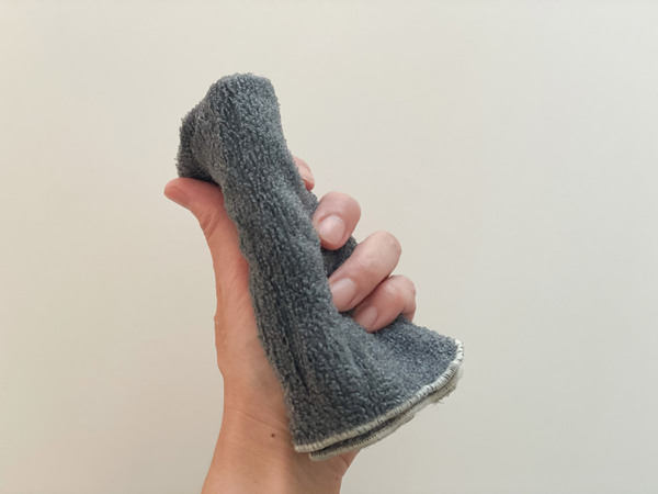 レンジの汚れは洗剤を使わずこれでピカピカ！bon moment 「水拭きで油汚れを落とす パイルレンジクロス」[PR]