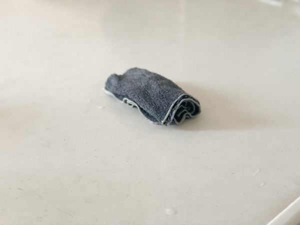 レンジの汚れは洗剤を使わずこれでピカピカ！bon moment 「水拭きで油汚れを落とす パイルレンジクロス」[PR]