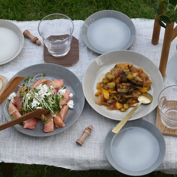 持ったときに「軽っ！」と驚く、まるで陶器な割れないお皿。手巻き寿司やお庭ごはんにも活躍中【インスタグラマーさんのもの選び】[PR]