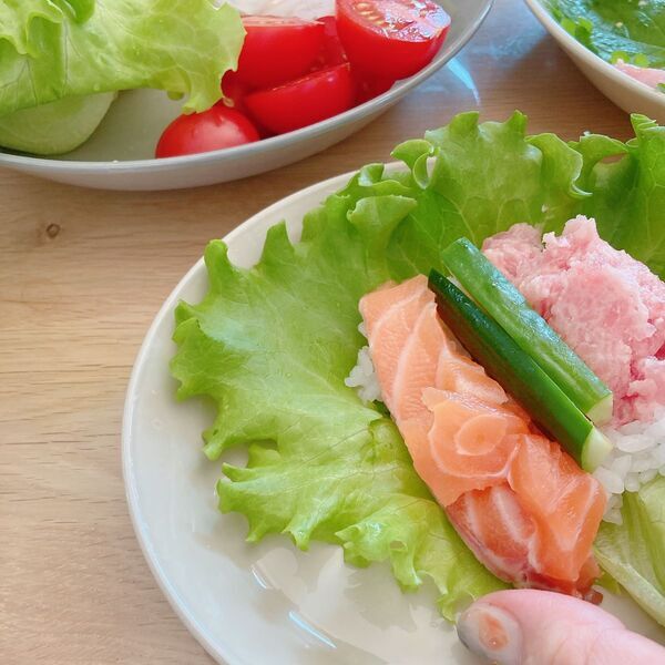 持ったときに「軽っ！」と驚く、まるで陶器な割れないお皿。手巻き寿司やお庭ごはんにも活躍中【インスタグラマーさんのもの選び】[PR]