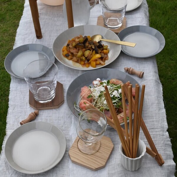 持ったときに「軽っ！」と驚く、まるで陶器な割れないお皿。手巻き寿司やお庭ごはんにも活躍中【インスタグラマーさんのもの選び】[PR]