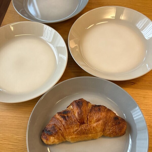 持ったときに「軽っ！」と驚く、まるで陶器な割れないお皿。手巻き寿司やお庭ごはんにも活躍中【インスタグラマーさんのもの選び】[PR]