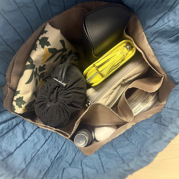 「リュック」←→「トート」のスイッチ使いができる、手のひらサイズのリュックトート[PR]