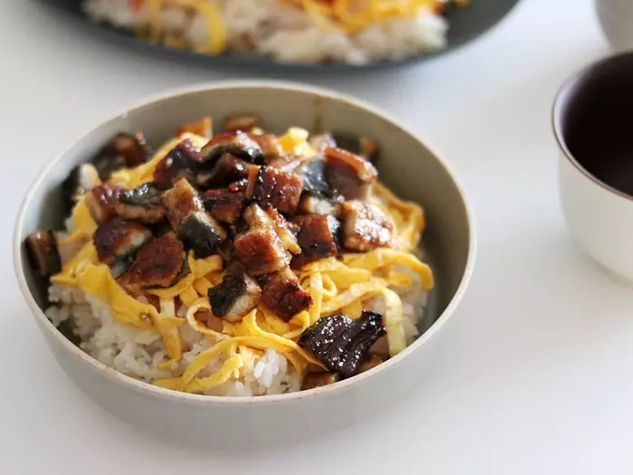 “名もなき料理”もグレードアップ!盛り付けに品が生まれる「脚付き大鉢」スタッフ使用レポ