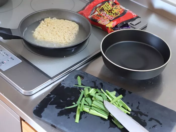 “名もなき料理”もグレードアップ!盛り付けに品が生まれる「脚付き大鉢」スタッフ使用レポ