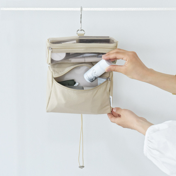 日帰りも長旅もコレ1つ！大小カスタマイズできる新型「吊り下げポーチ」誕生[PR]