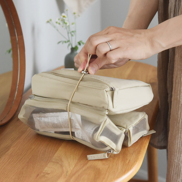 日帰りも長旅もコレ1つ！大小カスタマイズできる新型「吊り下げポーチ」誕生[PR]