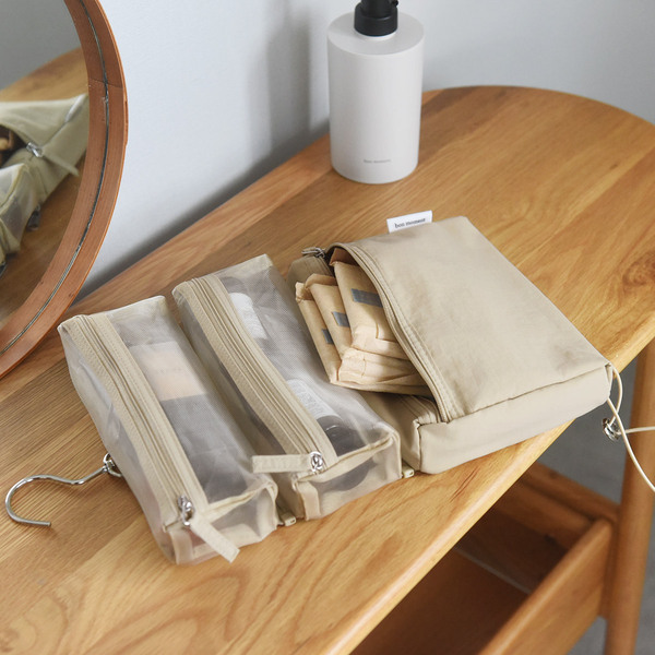 日帰りも長旅もコレ1つ！大小カスタマイズできる新型「吊り下げポーチ」誕生[PR]