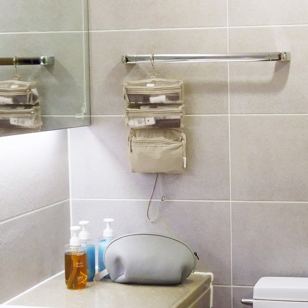 日帰りも長旅もコレ1つ！大小カスタマイズできる新型「吊り下げポーチ」誕生[PR]