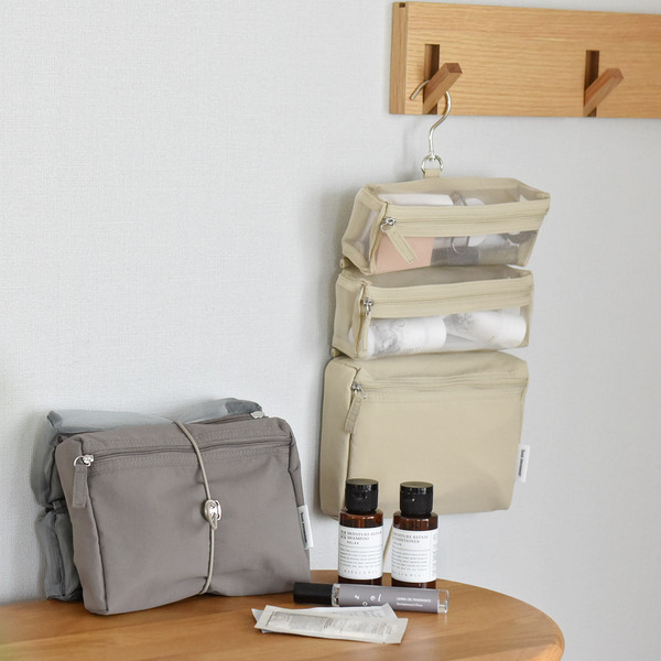 日帰りも長旅もコレ1つ！大小カスタマイズできる新型「吊り下げポーチ」誕生[PR]