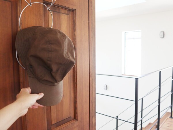 「ハットフックハンガー」で帽子を飾りながら、インテリアも衣替え[PR]