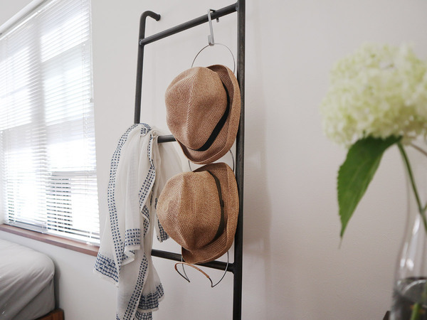 「ハットフックハンガー」で帽子を飾りながら、インテリアも衣替え[PR]