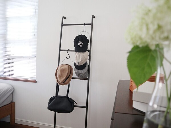 「ハットフックハンガー」で帽子を飾りながら、インテリアも衣替え[PR]