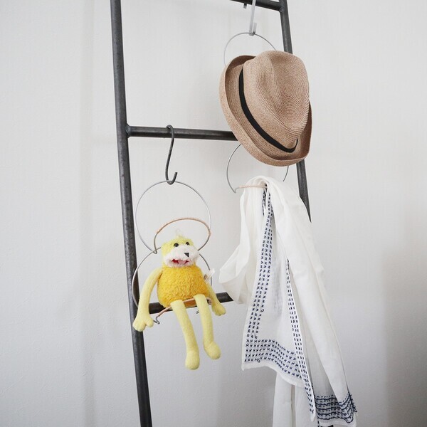 「ハットフックハンガー」で帽子を飾りながら、インテリアも衣替え[PR]
