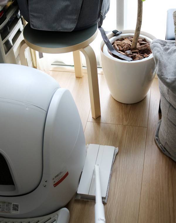 猫飼い＆マンション＆フルタイム共働きのお掃除最適解！マーナの「タッチレスワイパー」使用レポ[PR]