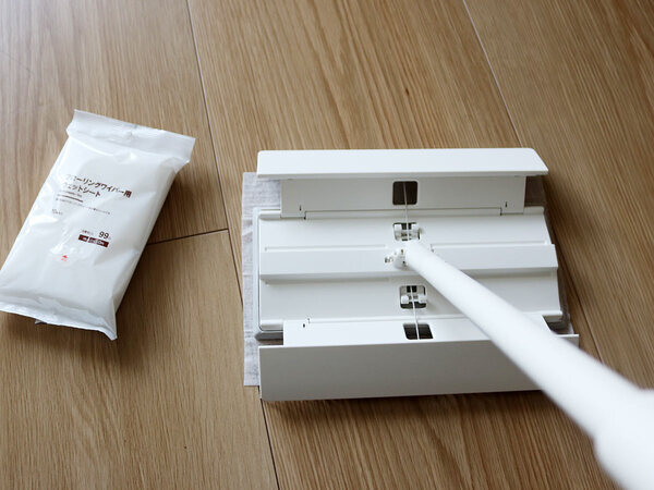 猫飼い＆マンション＆フルタイム共働きのお掃除最適解！マーナの「タッチレスワイパー」使用レポ[PR]