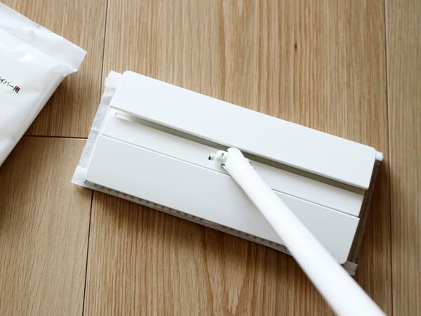 猫飼い＆マンション＆フルタイム共働きのお掃除最適解！マーナの「タッチレスワイパー」使用レポ[PR]