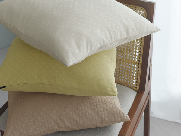 ゆる～く体力省エネな1分模様替え！パパッと印象変える新作クッションカバー[PR]