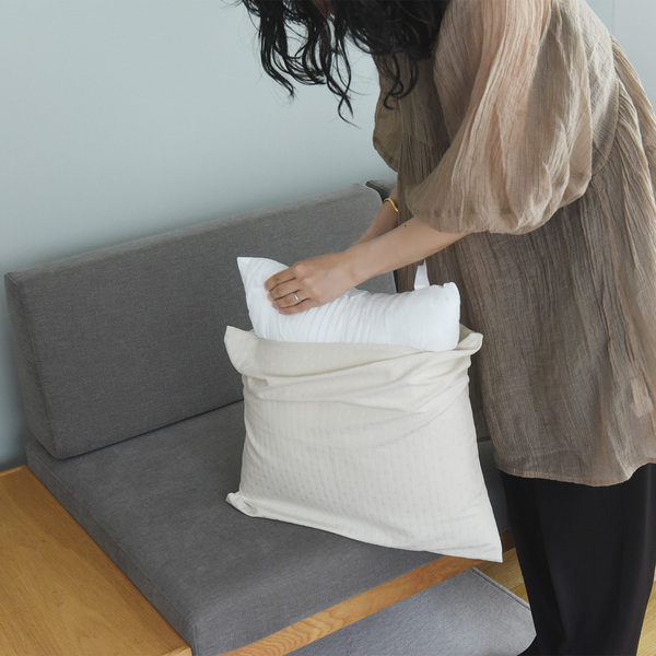 ゆる～く体力省エネな1分模様替え！パパッと印象変える新作クッションカバー[PR]