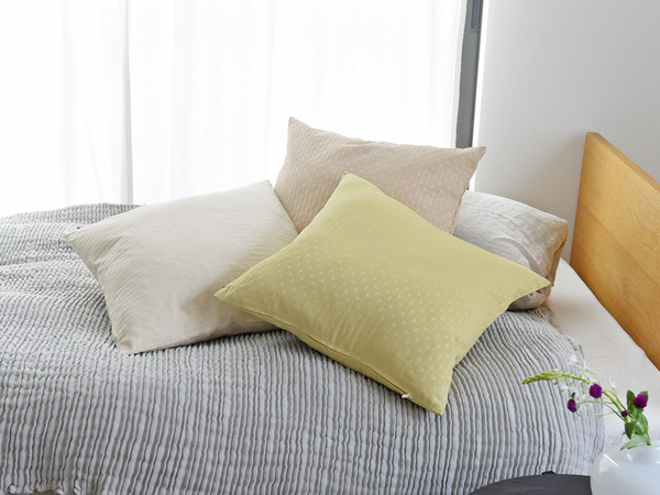 ゆる～く体力省エネな1分模様替え！パパッと印象変える新作クッションカバー[PR]