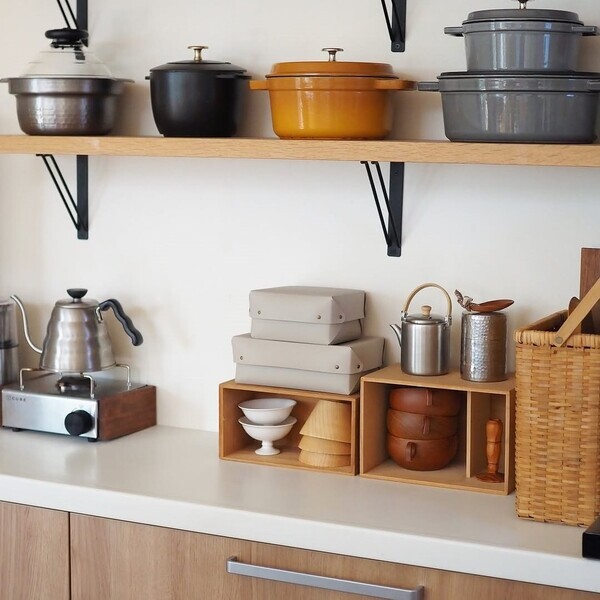 「片付ける」をインテリアに。大反響の蓋付きフェイクレザー収納、インスタグラマーさんはこう使う！[PR]