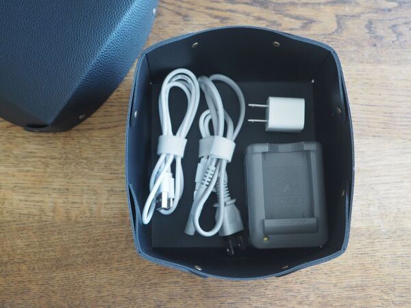 キッチン、ダイニング、リビングなどで散らかる物がスッキリ！見せ置きしながら片付けが叶う、「フェイクレザー収納ボックス」[PR]