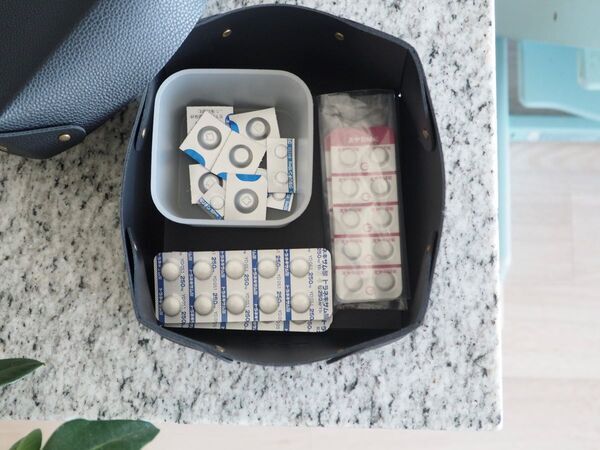 キッチン、ダイニング、リビングなどで散らかる物がスッキリ！見せ置きしながら片付けが叶う、「フェイクレザー収納ボックス」[PR]