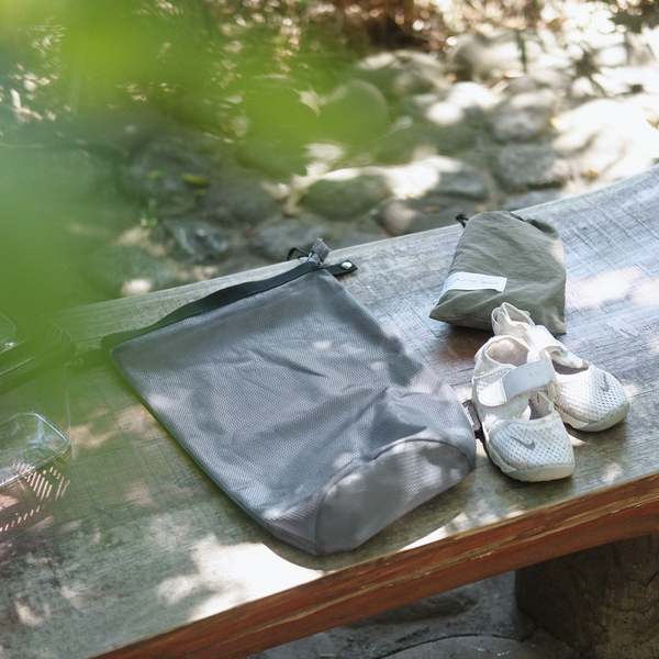 川遊びで大活躍！「メッシュ風シューズケース」が想像以上に便利でした[PR]