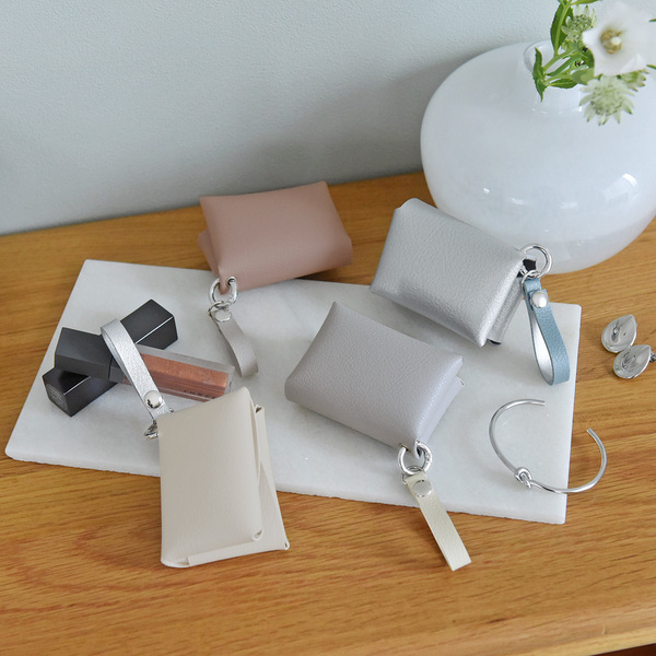 上質感と実用性で選びたい、レザー小物で季節先取り！[PR]