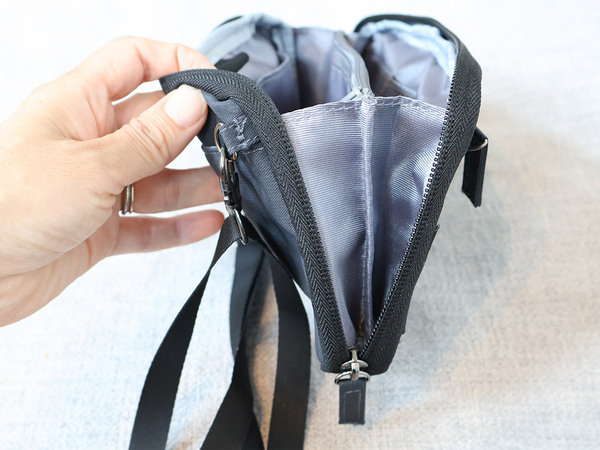 家族分のパスポートの収納＆管理がし易い専用ケースがあれば、子連れ海外旅行がスマートに。[PR]