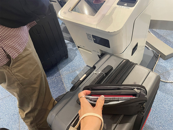 家族分のパスポートの収納＆管理がし易い専用ケースがあれば、子連れ海外旅行がスマートに。[PR]