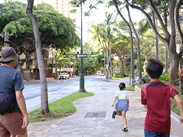 家族分のパスポートの収納＆管理がし易い専用ケースがあれば、子連れ海外旅行がスマートに。[PR]